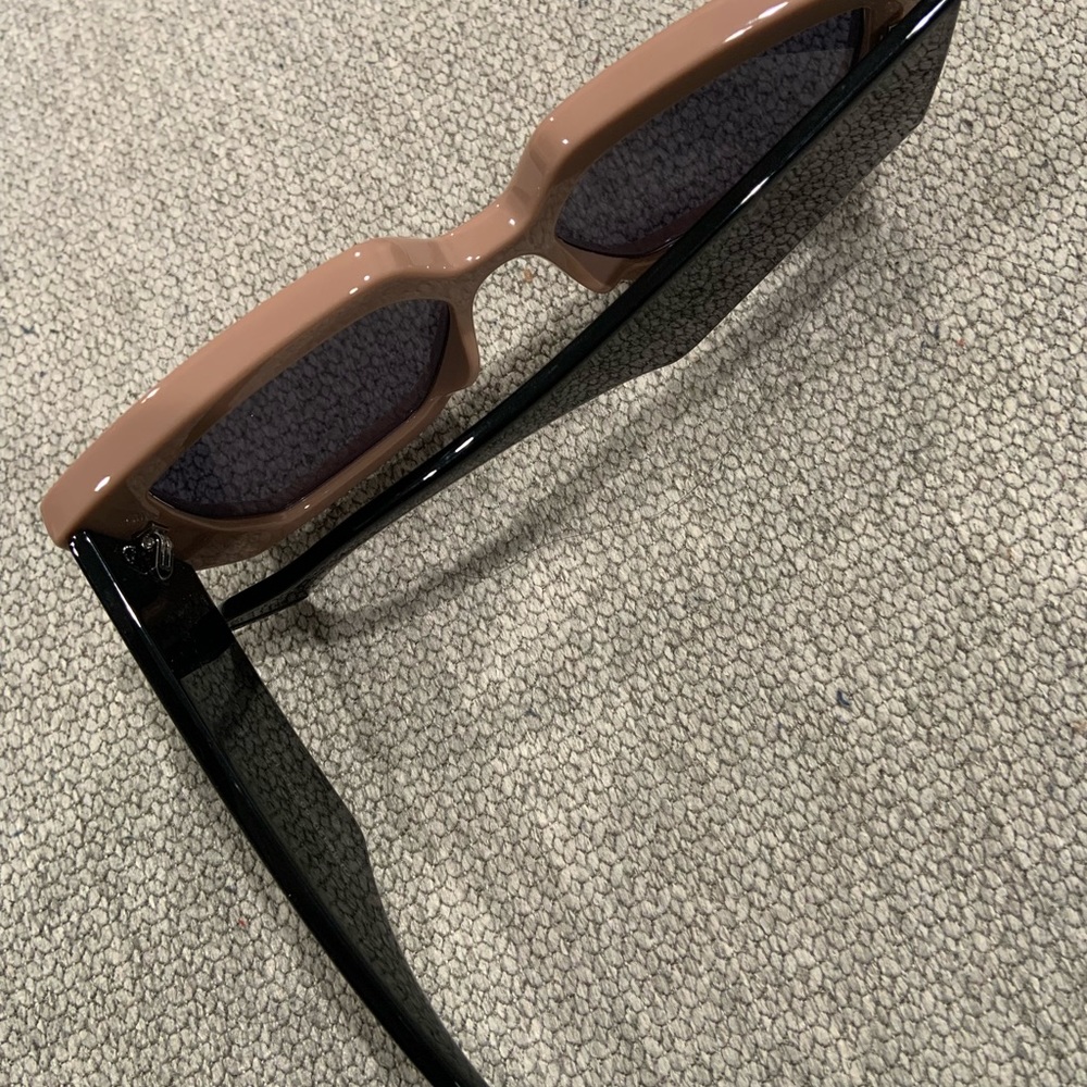 Shades โจ - Picture 2 of 3